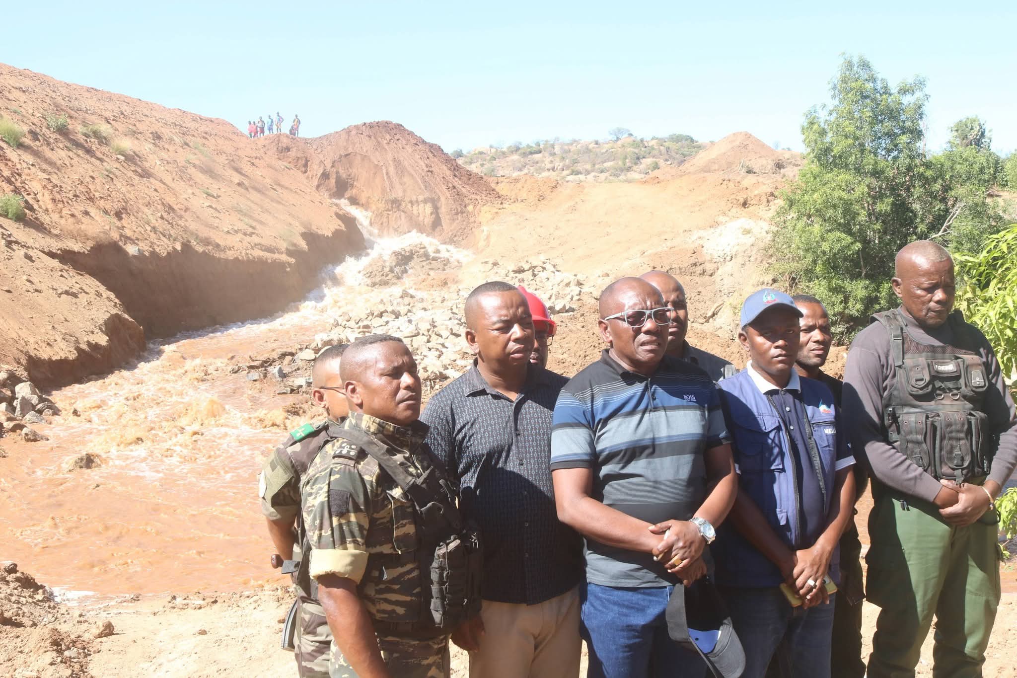 AMBAHITA, Fangoala Distrika BEKILY 10 May 2026. Fanatanterahana tsy misy atakandro ny "démolition contrôlé barrage" ( fandravana arahana fanaraha-maso tohadrano)