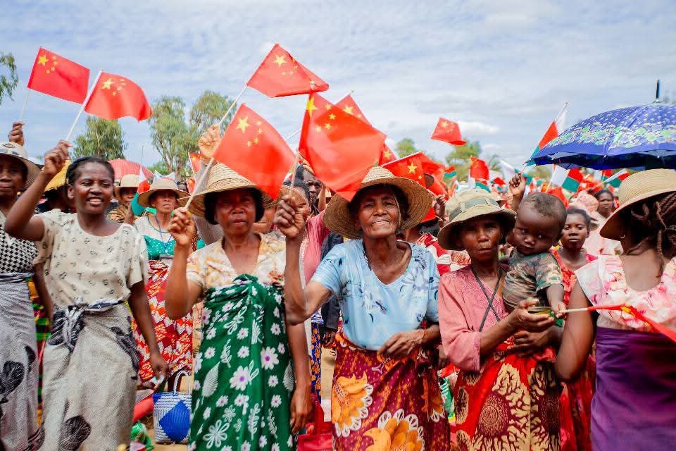 𝟏8 𝐝𝐞𝐬𝐚𝐦𝐛𝐫𝐚 𝟐𝟎𝟐𝟓-𝐅amangian'ny Filohan'ny Fanavaozana ny  Repobilikan'i Madagasikara eto Androy sy fanamarihana ny 50 taona niasan'ny Delegasiona Sinoa teto Androy